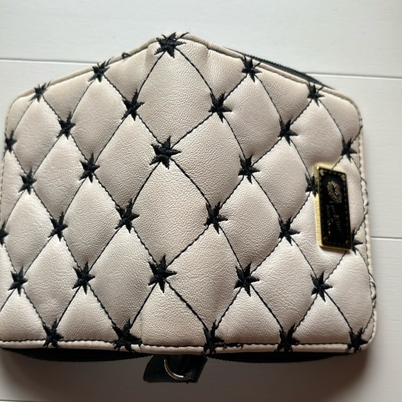 💙LUV BETSEY BY BETSEY JOHNSON WALLET *EUC* - Picture 3 of 6